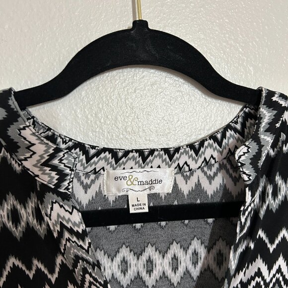 Eve & Maddie patterned  black and white shirt with criss cross ties on front and - Picture 3 of 5